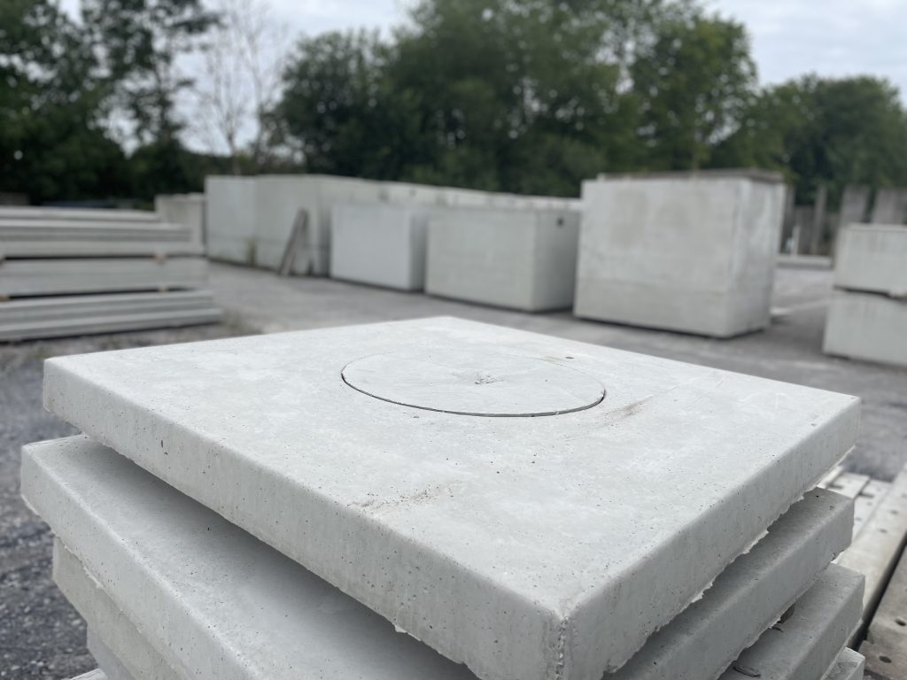 Dalle de puit — recouvrement pour tuyaux