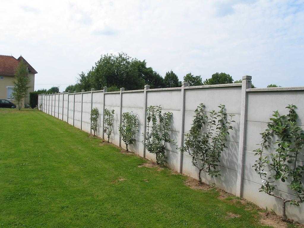 Éléments de construction en béton armé et vibré : clôture béton
