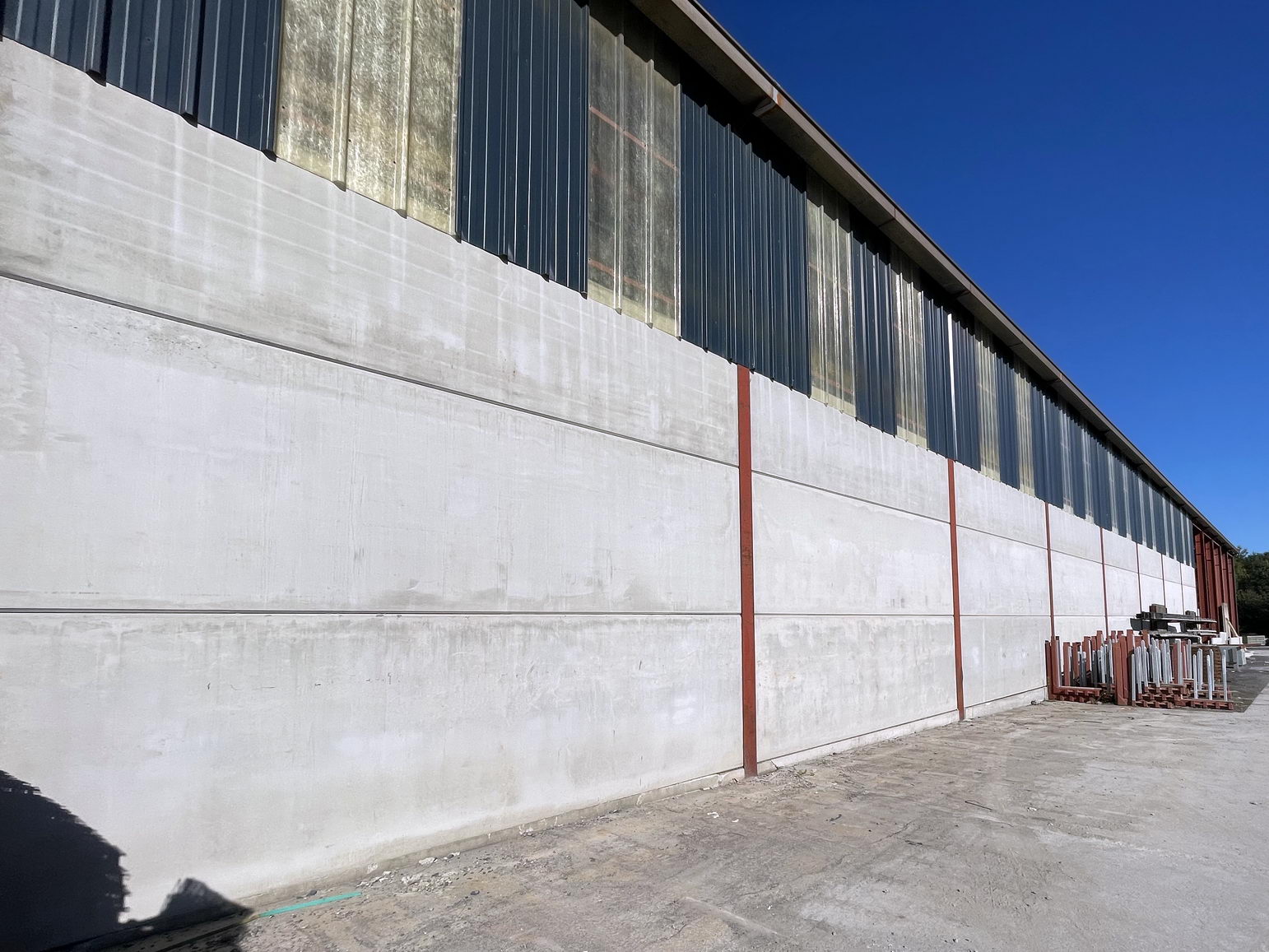 Dalles de bardage finition béton brut